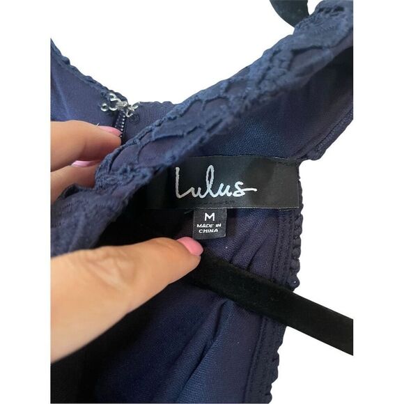 NWT LULU’S NAVY LACE HALTER NECK COCKTAIL/PARTY DRESS WOMENS SIZE MEDIUM - Picture 4 of 6